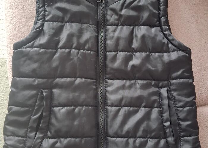 Grajewo ogłoszenia: Sprzedam czarny lekki bezrękawnik na 8-9 lat (128-135wzrost)