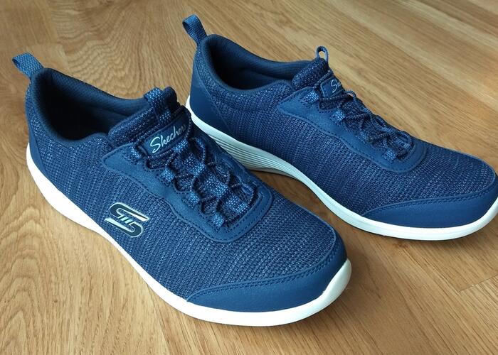 Grajewo ogłoszenia: Sprzedam buty sportowe SKECHERS MEMORY FOAM.
Rozmiar EUR39....